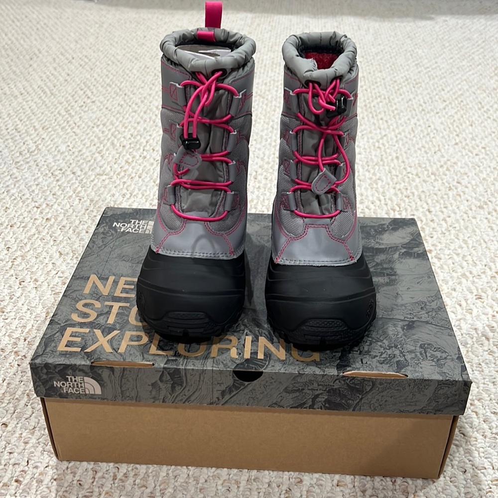 Winter snow boots, brand new size 3 kids